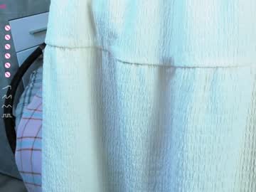 girl
        lolliis cam image #2437411