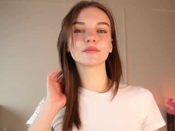 girl
        cwenbrayton cam image #6520019