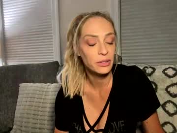 girl
        dtfcouple_4u cam image #1844927