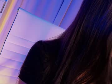 girl
        hollyextra cam image #6374307