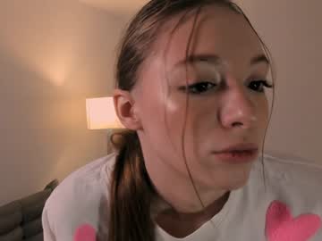 girl
        katy_gimler cam image #4577539