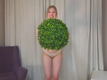 girl
        edytdevon cam image #4077519
