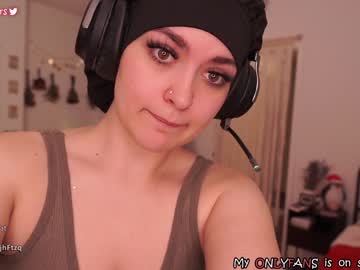 girl
        evelynpiers cam image #488077