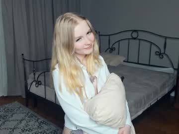 girl
        vicky_kiwi cam image #2417914