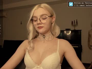 girl
        allotropp cam image #3258404