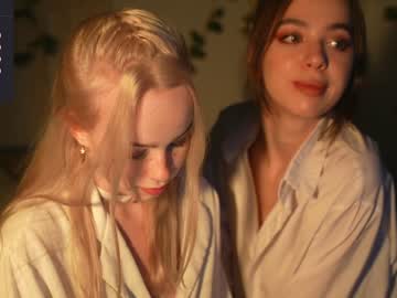 girl
        mother__of__dragons cam image #2747583