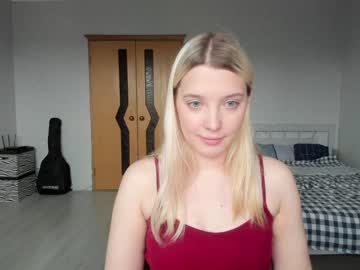girl
        belle_ellie cam image #1955172
