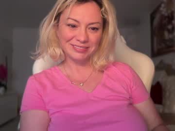 girl
        kiradivine cam image #6416833