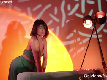 girl
        alejastorm cam image #868238