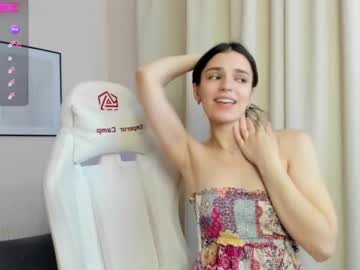 girl
        suzyjames cam image #5011830