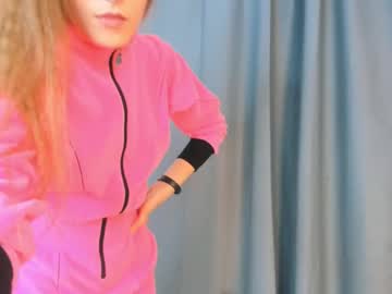 girl
        carrievega cam image #6514765