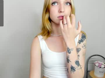 girl
        nobarbie cam image #2315609