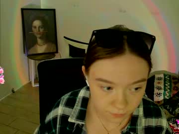 girl
        stasy_clapp cam image #4691684