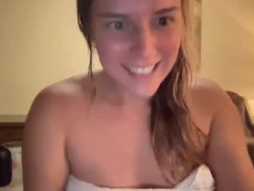 couple
        snowbunnyass cam image #659504