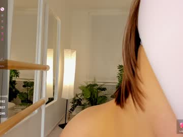 girl
        emilia_dream cam image #5817628