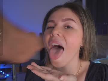 girl
        tinacb cam image #4720449