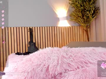 girl
        little_effy18 cam image #4380243