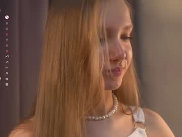 girl
        lyly_bambi cam image #5690416