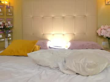 girl
        hollyylee cam image #6556177