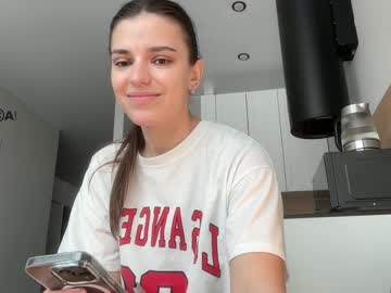 girl
        suzyjames cam image #6986616