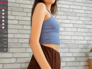 girl
        carolynjacquelins cam image #291485