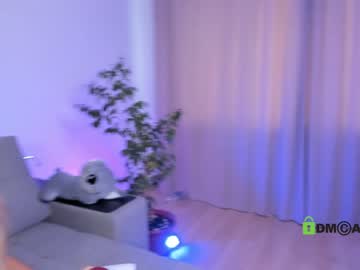 girl
        lonelyflowerr cam image #1906285