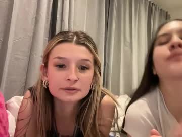 girl
        sophiekaine cam image #5634509
