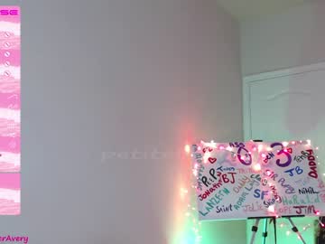 girl
        petitebrat cam image #1123819