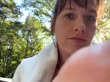 girl
        milkingmommy cam image #4325606