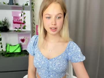 girl
        tenderness_18 cam image #6774116