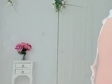 girl
        littlegreekflower cam image #6296829