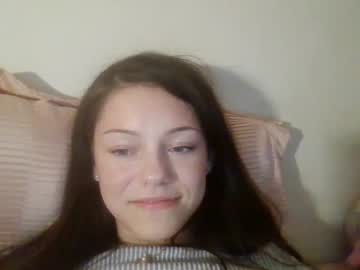 girl
        lilbbyily1 cam image #4805196