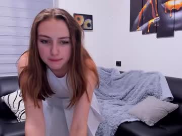 girl
        emily_siu cam image #2632501