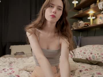 girl
        gina_gracia cam image #5261315