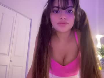 girl
        poutyselena cam image #4243535