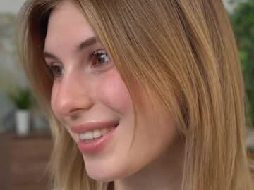 girl
        refined_style cam image #5550707