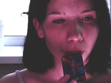 girl
        sleepycode002 cam image #2078197