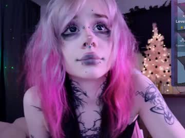 girl
        lollyshy__ cam image #5774796