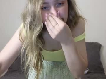 girl
        your_lily419015 cam image #1906630