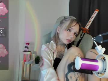 girl
        gummi_heart cam image #4619228