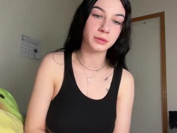 girl
        kalirhea18 cam image #3884115