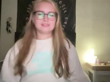 girl
        sarahmartin420 cam image #1866678