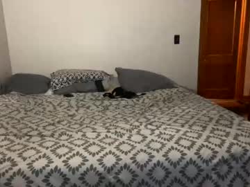 couple
        roxy1105 cam image #2701334