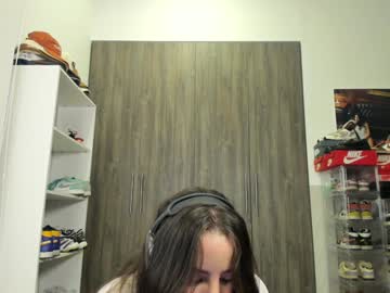 girl
        lindabluee cam image #6353612