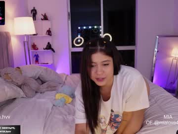 girl
        amelie_bunny_real cam image #3862215