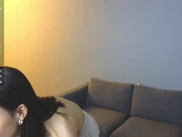 girl
        poppypaws cam image #5923541