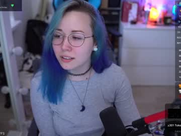 girl
        blue_mooncat cam image #1845026