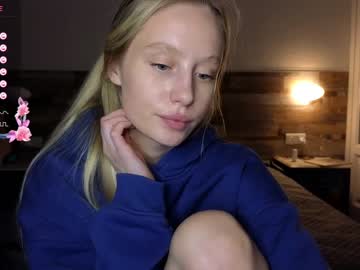 girl
        callme_star cam image #4154227