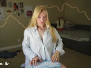 girl
        bestblondiiecb cam image #6281640