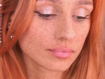 girl
        artease cam image #6946362